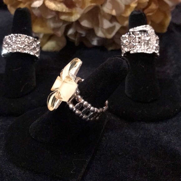 Beautiful Butterfly with Crystals Stretch Ring - Picture 3 of 6